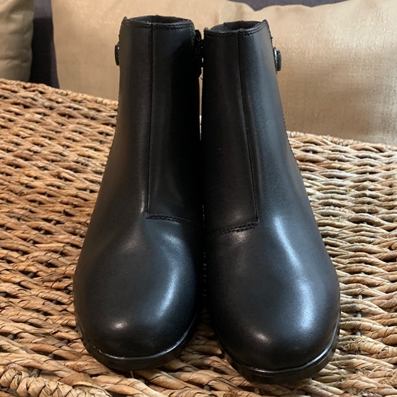 NWT Clarks leather ankle booties 10W - Picture 5 of 8